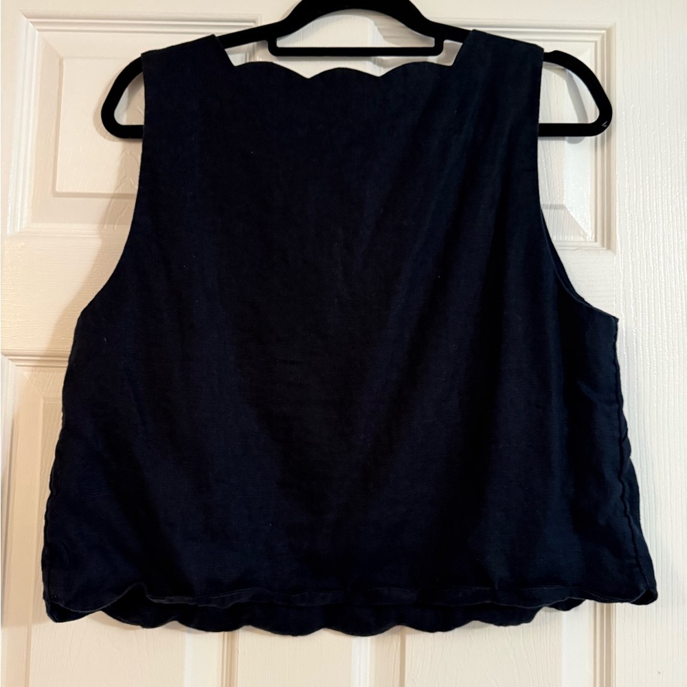 Abercrombie and Fitch Premium Linen Scallop-Hem Top - Picture 4 of 4